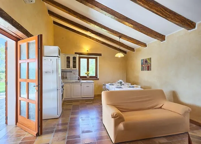 Fiore By Istrialux Katun Lindarski